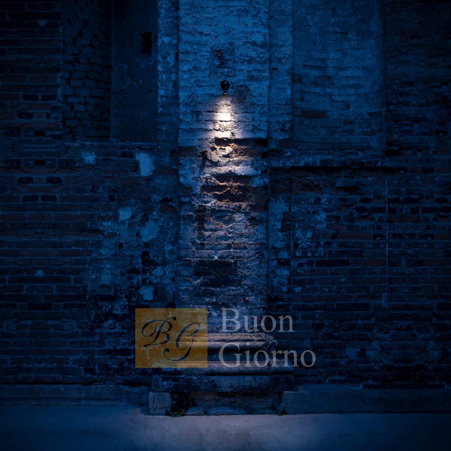 Напольный светильник Buio-spot фабрики Davide Groppi